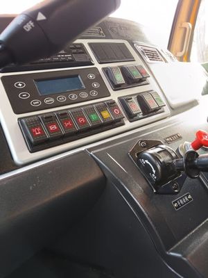 350 KN.m Nominaal hefmoment gebruikt XCM QY70KC vrachtwagenkraan voor zware werkzaamheden