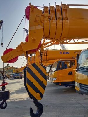350 KN.m Nominaal hefmoment gebruikt XCM QY70KC vrachtwagenkraan voor zware werkzaamheden