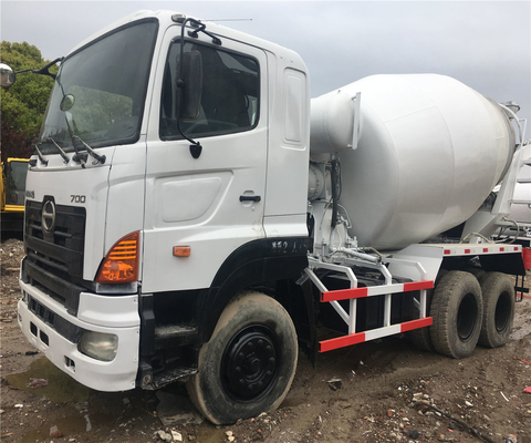 Gebruikte HINO 700 Betonmixer Truck met 24120*9940*17190mm contour afmeting tegen betaalbare prijs