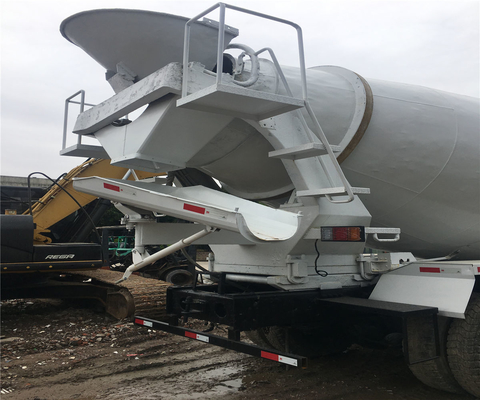 Gebruikte HINO 700 Betonmixer Truck met 24120*9940*17190mm contour afmeting tegen betaalbare prijs