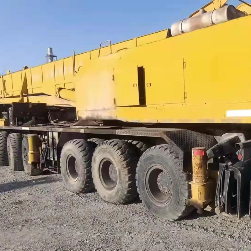 KYB Hydraulische cilinder gebruikt Kato NK-250E NK-500E NK-800E 80T vrachtwagen kraan in Shanghai