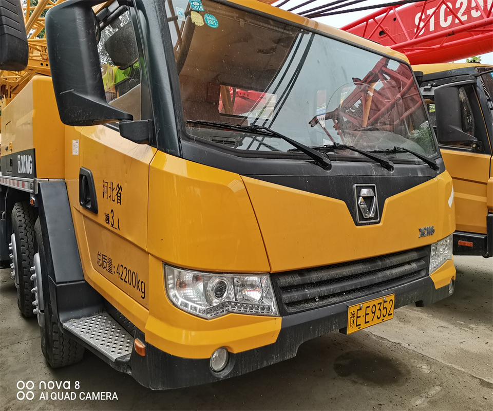 XCMG QY70KA 70T mobiele vrachtwagenkraan met Liyuan hydraulische klep en 20000 kg gewicht