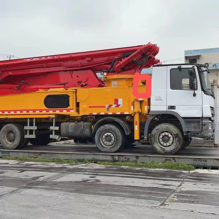 37M Betonpomptruck met Benzz Vol Chassis HOWO Tipper Truck 25t 40t 6x4 8x4 Type