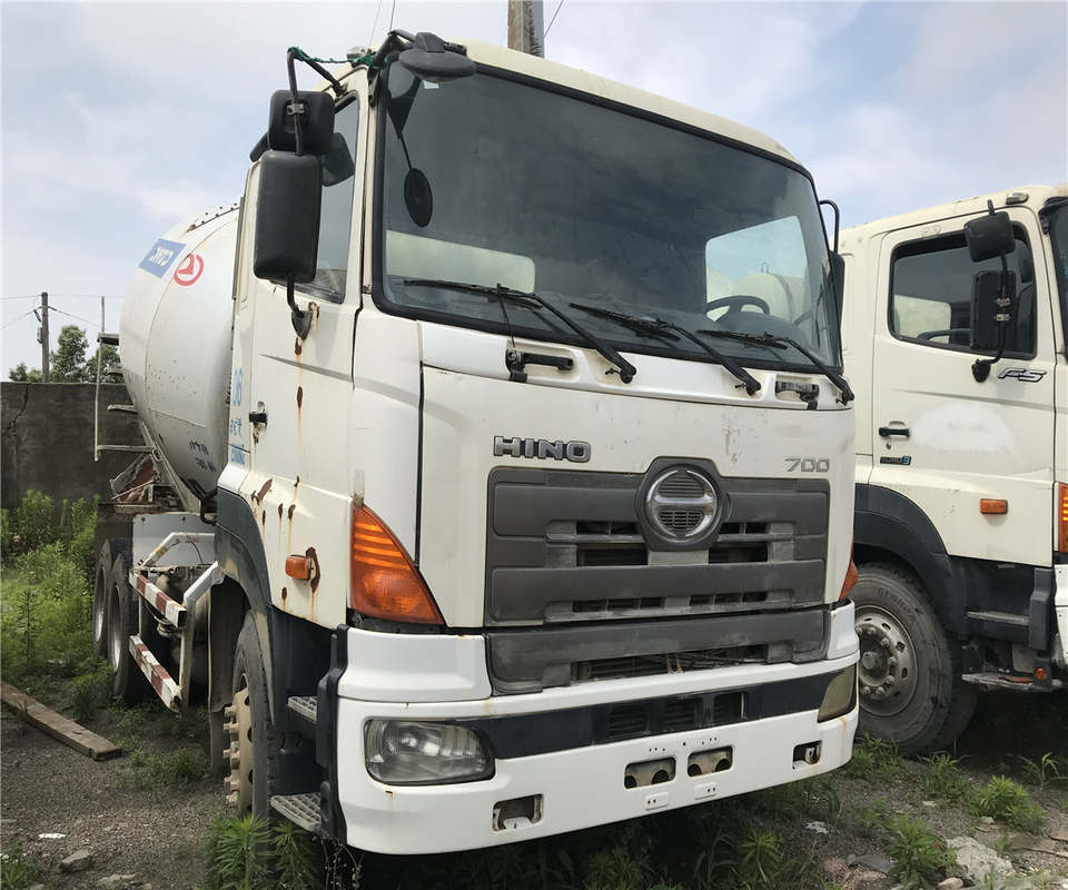 12000 KG Beton Output 12.9L Gebruikte HINO700ZOU Mixer Truck voor de bouw tegen betaalbare prijzen